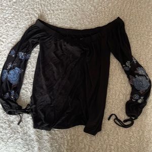 American Eagle Off the shoulder top